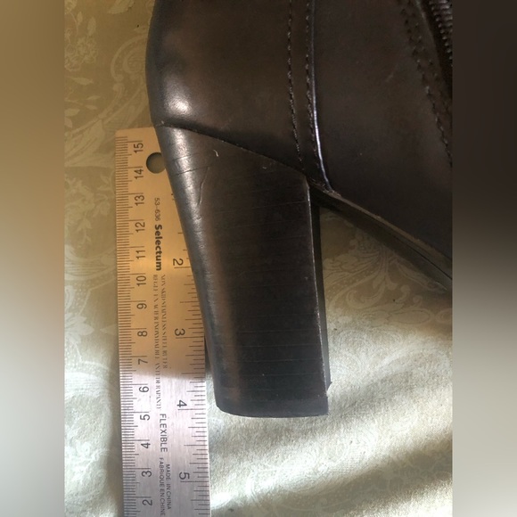 Ladies black leather boots, size 9  US - Picture 8 of 10